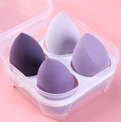 Lot de quatre éponges de maquillage colorées pour estomper le teint