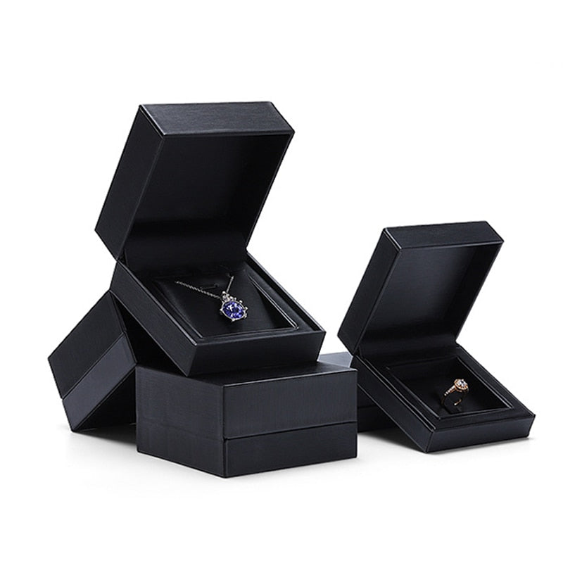 Écrin Bijoux Noir – Sobriété et distinction
