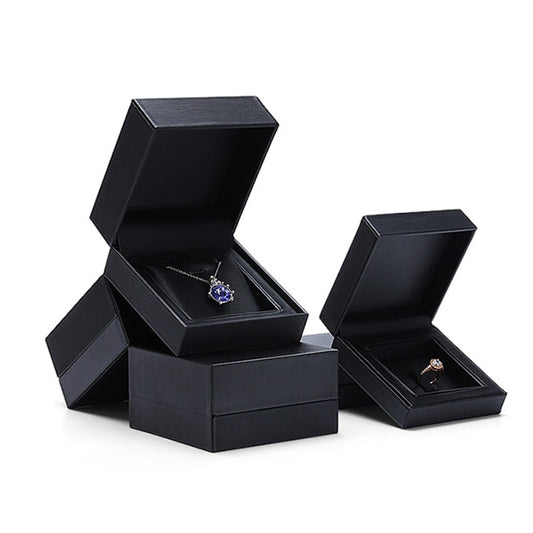 Écrin Bijoux Noir – Sobriété et distinction