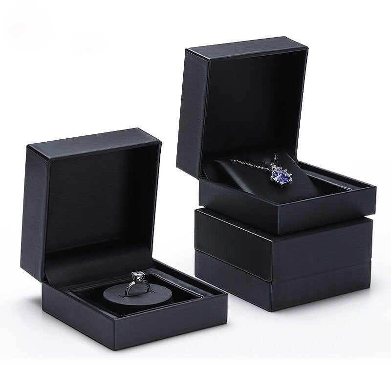 Écrin Bijoux Noir – Sobriété et distinction