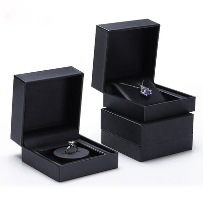 Écrin Bijoux Noir – Sobriété et distinction