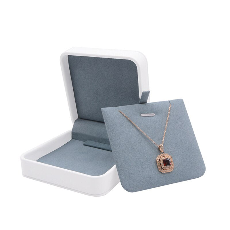Écrin Bijoux Blanc – Pureté et finesse