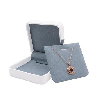Écrin Bijoux Blanc – Pureté et finesse