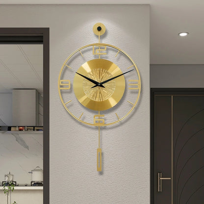 Horloge Murale Luxe Métal Doré avec Balancier Décoratif