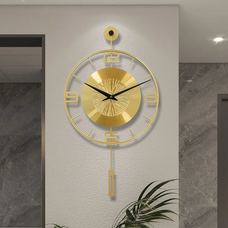 Horloge Murale Luxe Métal Doré avec Balancier Décoratif