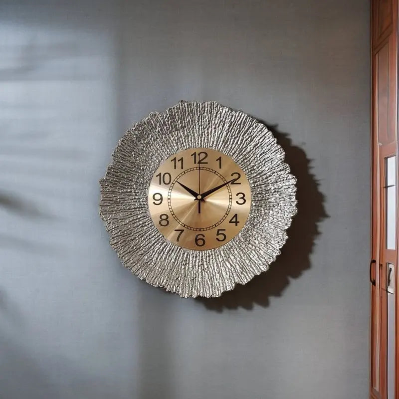 Horloge Murale Luxe Métal Ronde – Design Doré Motif Bois 30,5cm