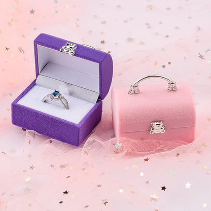 Écrin Bague Velours – Raffinement et douceur