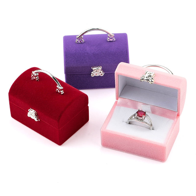 Écrin Bague Velours – Raffinement et douceur