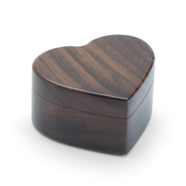 Écrin Bague Cœur en Bois : Nature et émotion