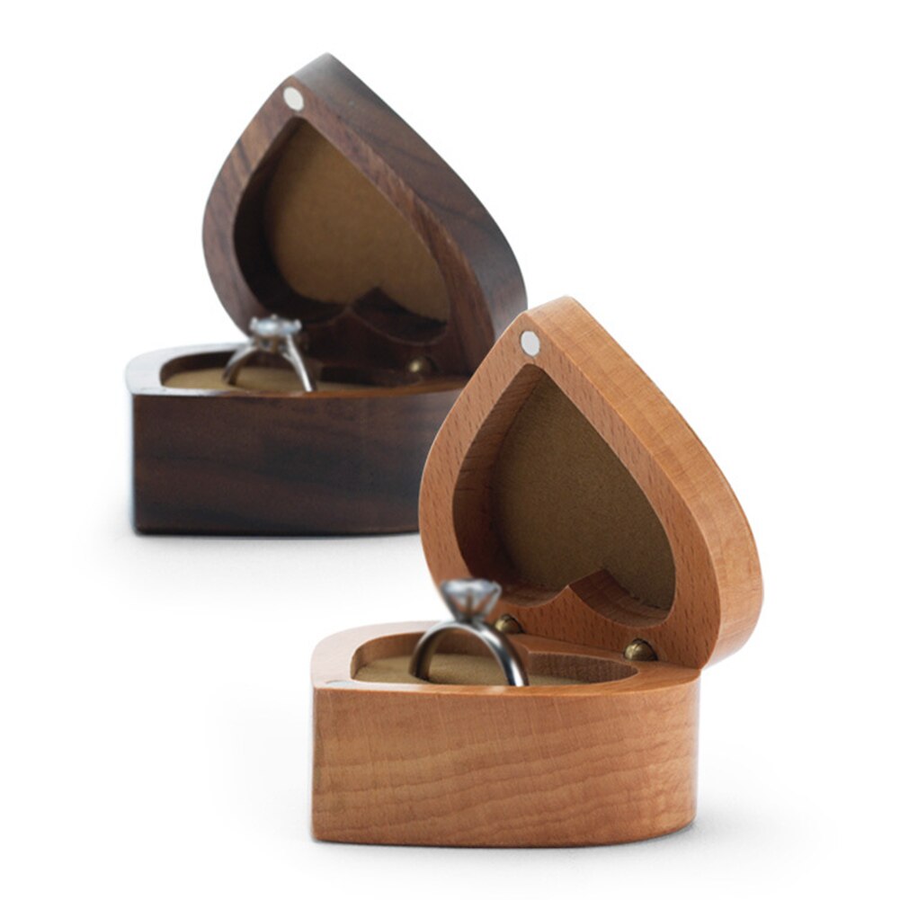 Écrin Bague Cœur en Bois : Nature et émotion