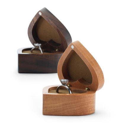 Écrin Bague Cœur en Bois : Nature et émotion