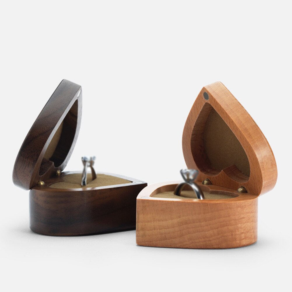 Écrin Bague Cœur en Bois : Nature et émotion
