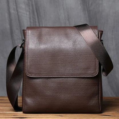 Sacoche Cuir Homme Verticale Noire Rabat Bandoulière Compacte
