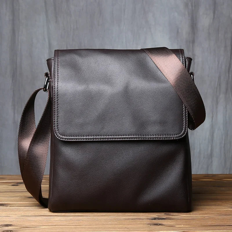 Sacoche Cuir Homme Verticale Noire Rabat Bandoulière Compacte